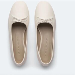 Freda Salvador Roma round toe ballet flat size 7 in ivory